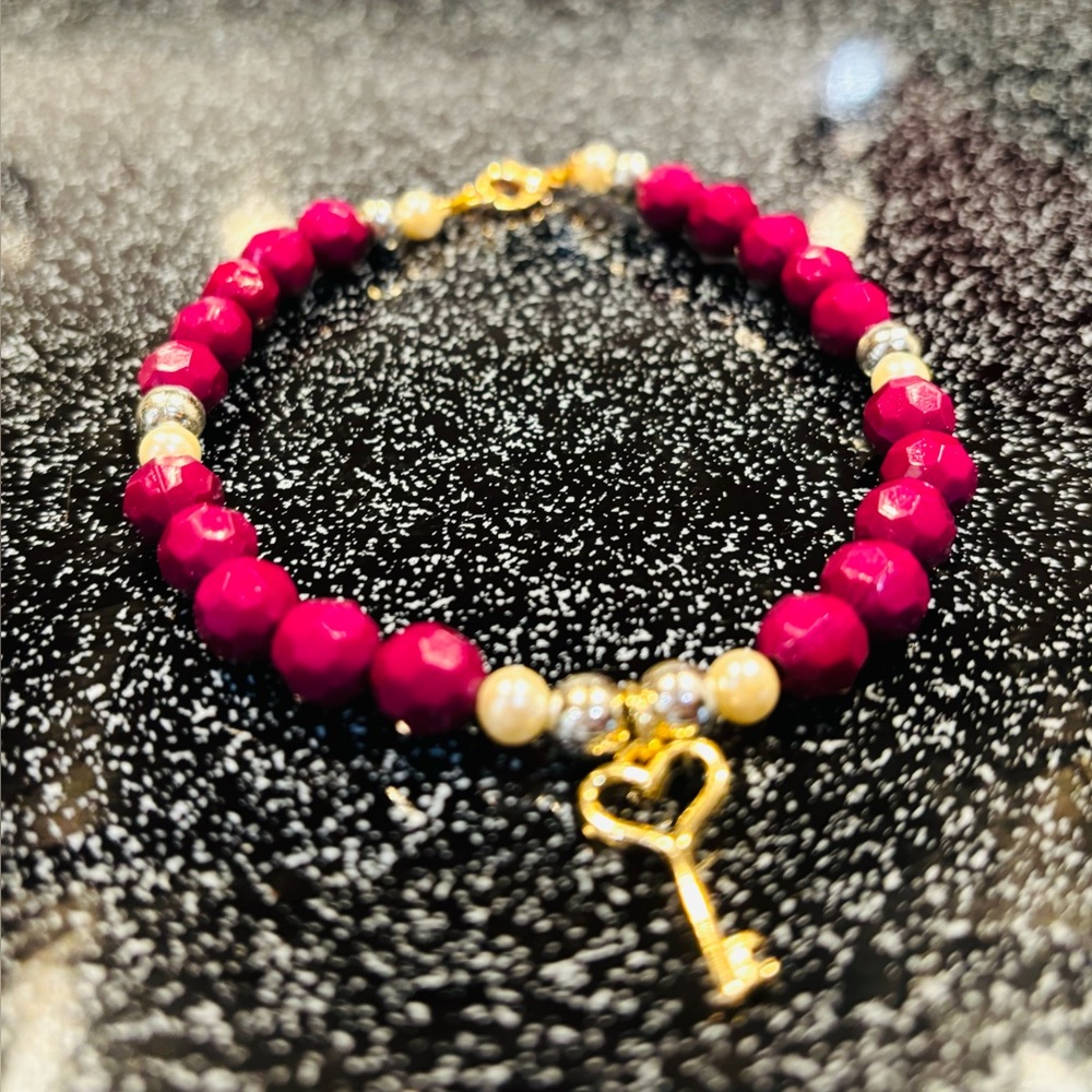 Elegant Gold and Pink Beaded Bracelet